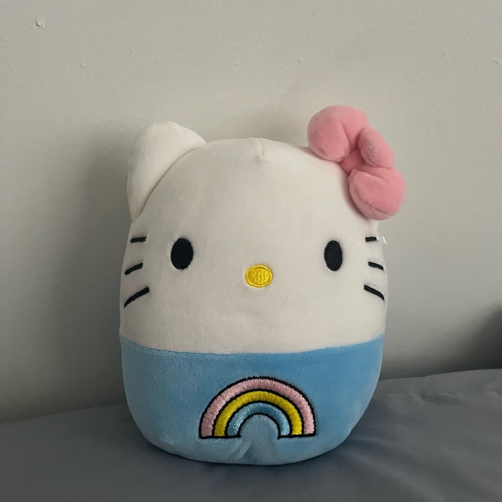 Hello kitty rainbow 7” squishmallow